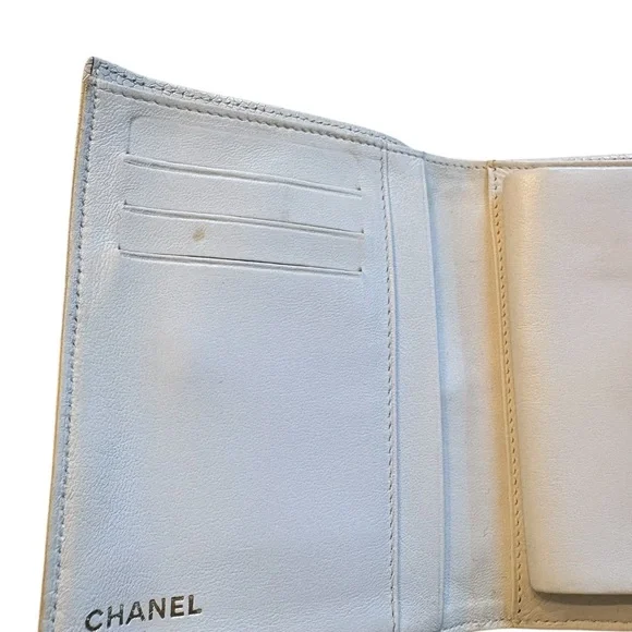 Chanel White Leather Wallet - Picture 16 of 16